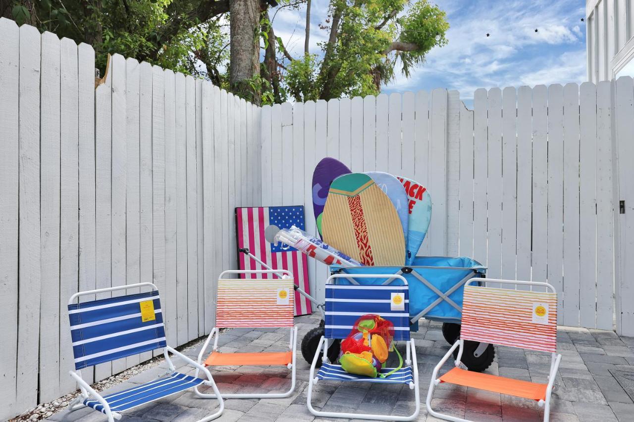 Few Steps To Ocean-4 Beach Cruisers & Free Parking & Private Backyard Jacksonville Beach Eksteriør billede