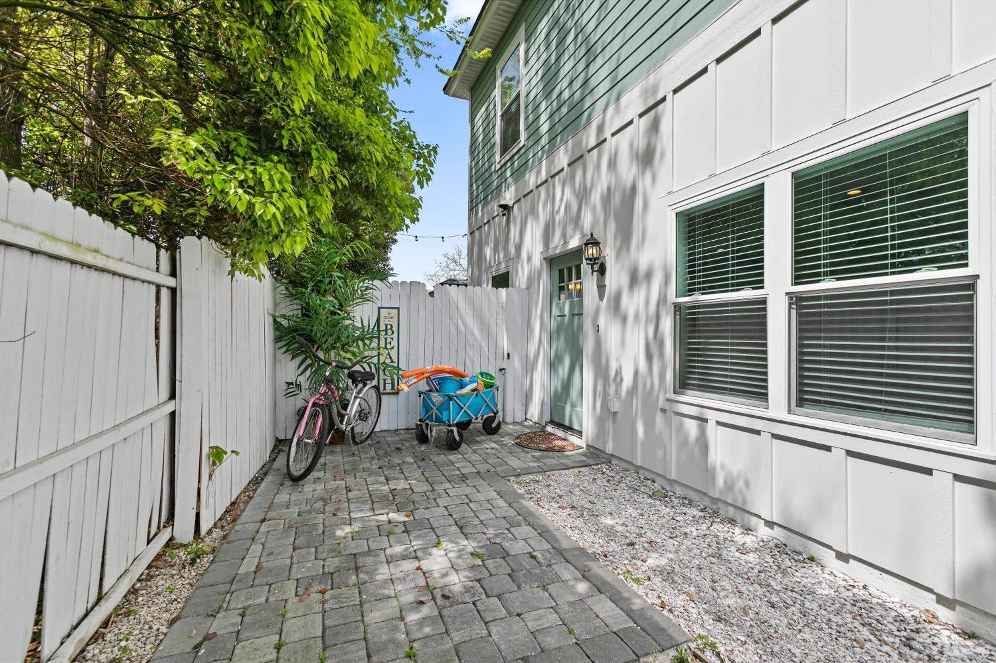 Few Steps To Ocean-4 Beach Cruisers & Free Parking & Private Backyard Jacksonville Beach Eksteriør billede